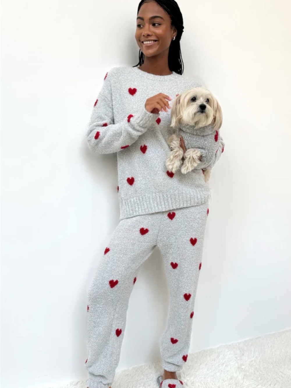 Splendid Cozy Gray Knit Loungewear Set with Red Hearts